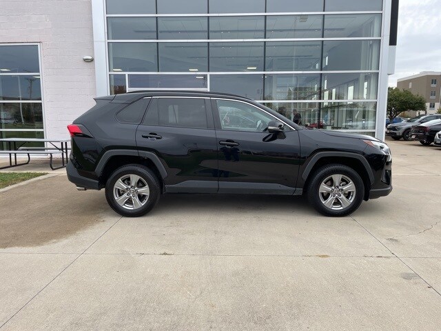 2023 Toyota RAV4 XLE photo 2
