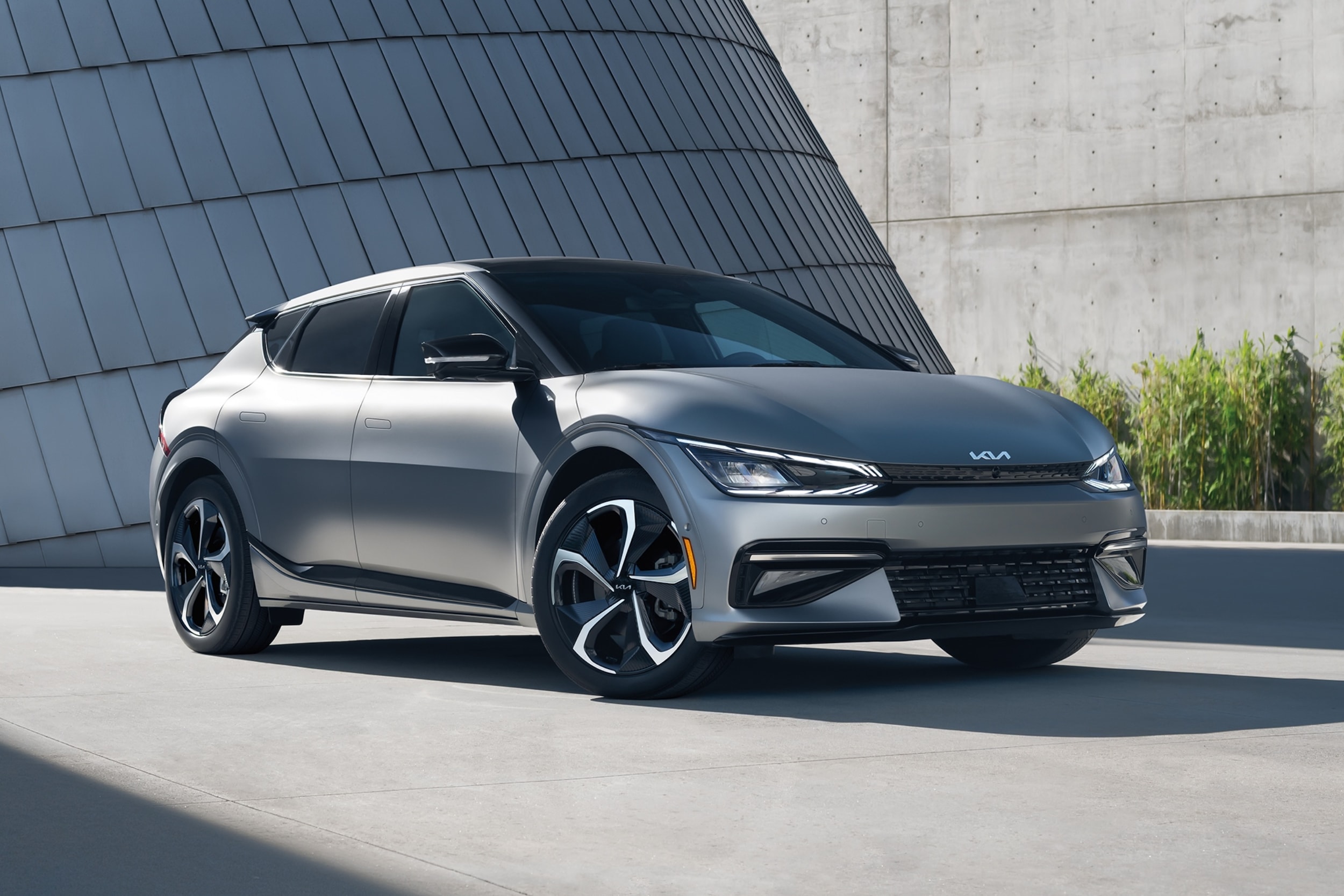 Discover the 2024 Kia EV6: Style and Power Combine in an Unforgettable Electric SUV thumbnail