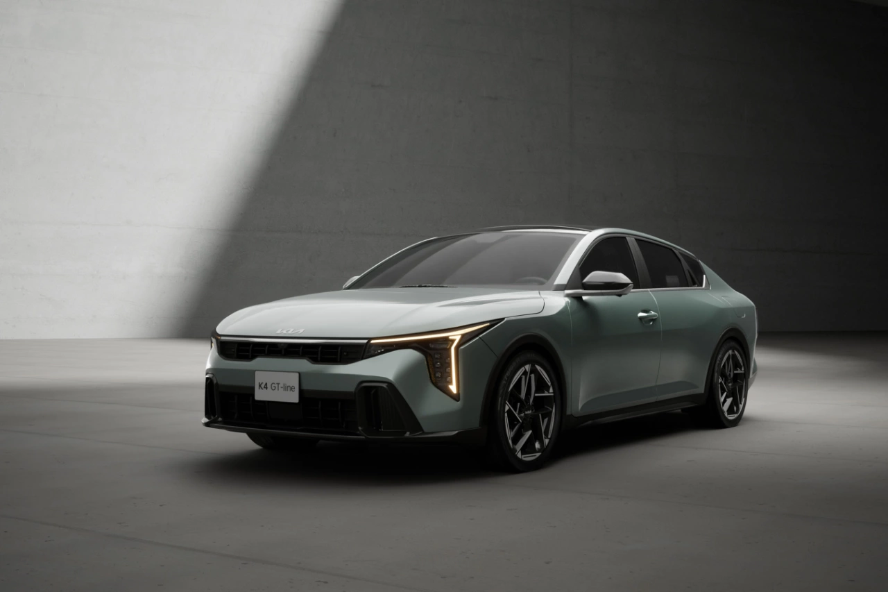 Kia K4 vs. Honda Civic – Which is the Better Buy in 2025? thumbnail