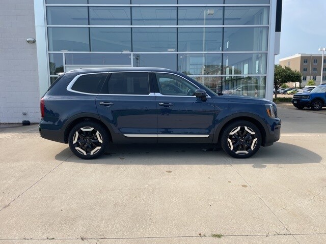 2023 Kia Telluride S photo 3