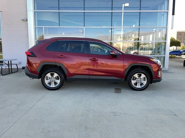 2023 Toyota RAV4 XLE photo 2