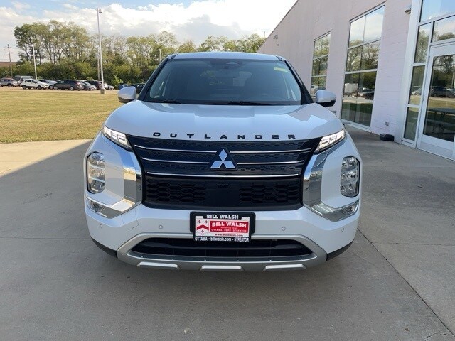2024 Mitsubishi Outlander SE photo 3