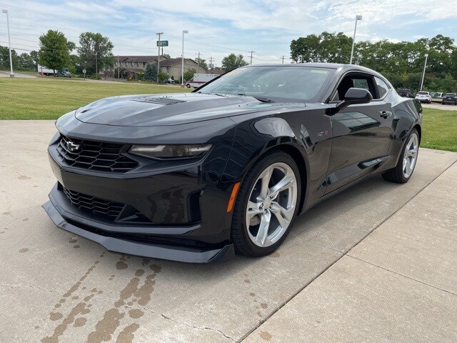 2023 Chevrolet Camaro LT1 photo 2