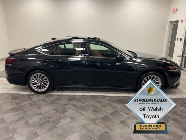 2022 Lexus ES 350 Ultra Luxury photo 2