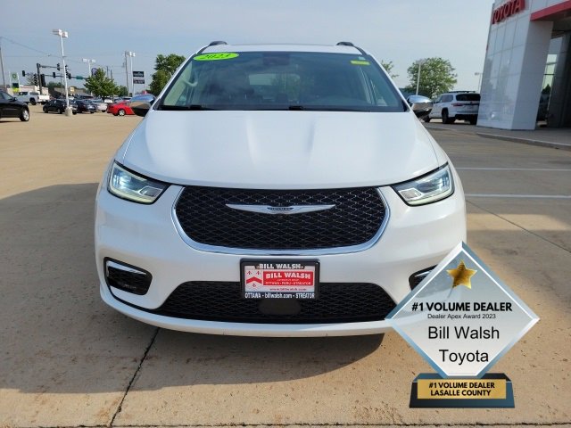 2023 Chrysler Pacifica Limited photo 3