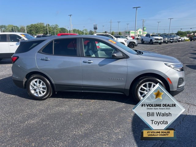 2023 Chevrolet Equinox LS photo 2