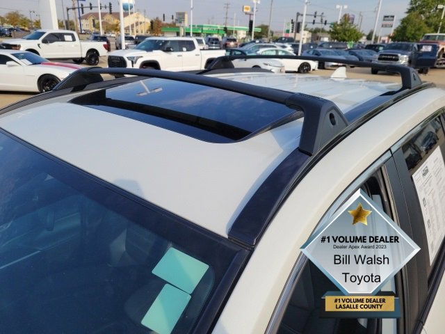 2022 Toyota RAV4 XLE Premium photo 3