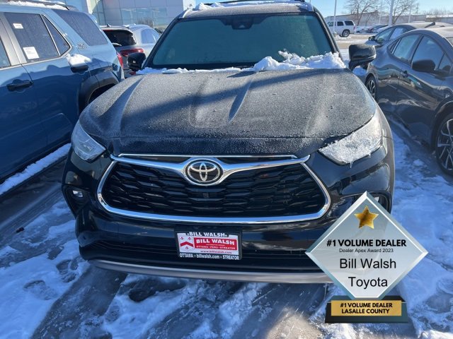 2026 Toyota Highlander Platinum photo 2