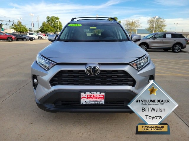 2021 Toyota RAV4 XLE photo 2