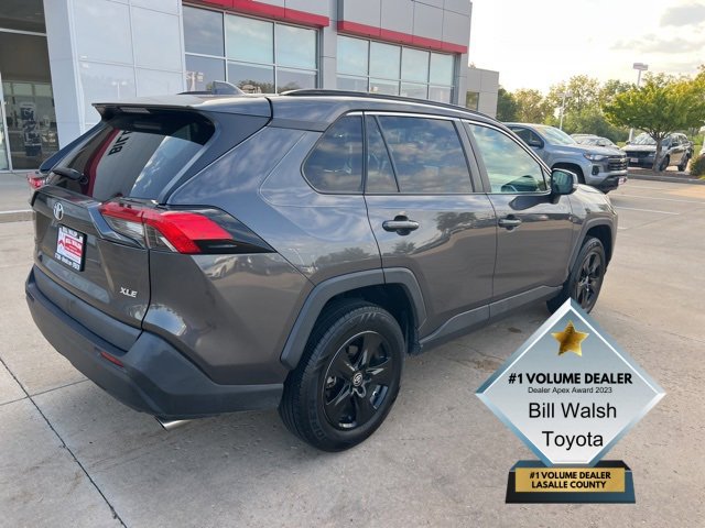 2021 Toyota RAV4 XLE photo 3