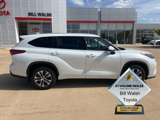 2022 Toyota Highlander XLE photo 3