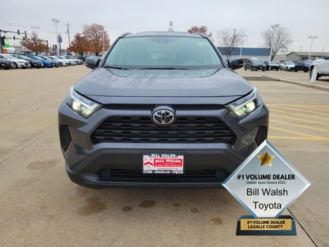 2025 Toyota RAV4 XLE photo 3