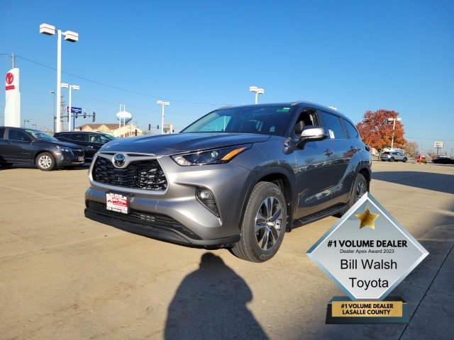 2026 Toyota Highlander XLE photo 2