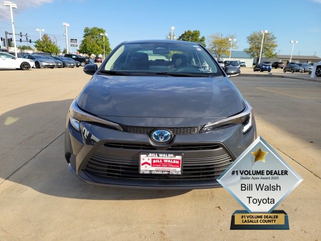 2025 Toyota Corolla Hybrid LE photo 3