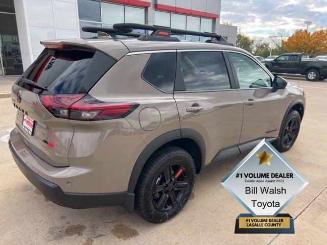 2025 Nissan Rogue SV photo 2