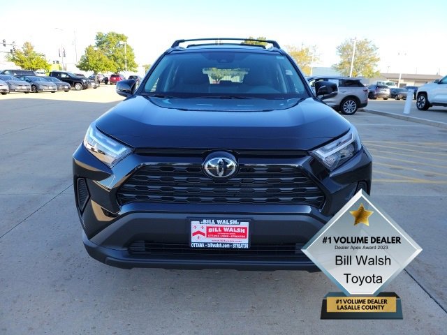2025 Toyota RAV4 Hybrid XLE photo 2