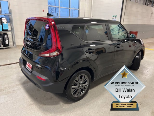 2022 Kia Soul EX photo 2