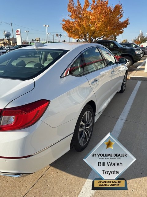 2019 Honda Accord Hybrid Touring photo 2