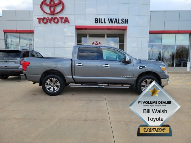 2017 Nissan Titan SL photo 2