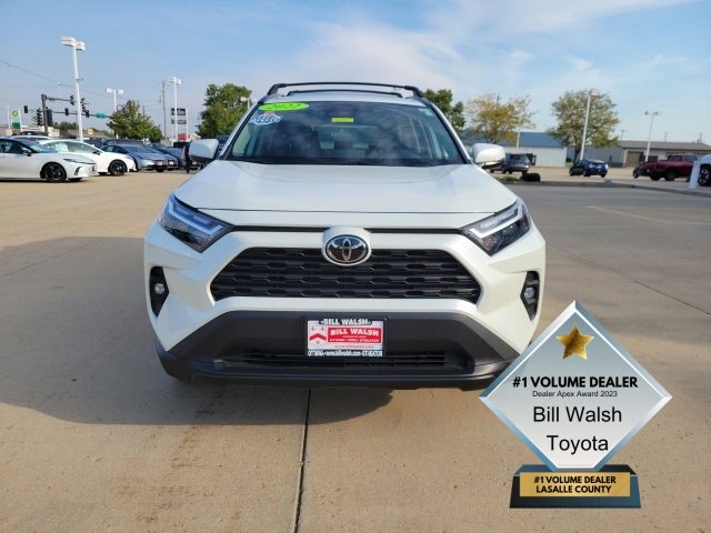 2022 Toyota RAV4 XLE Premium photo 4