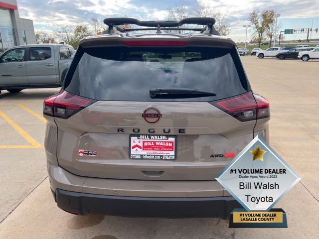 2025 Nissan Rogue SV photo 3
