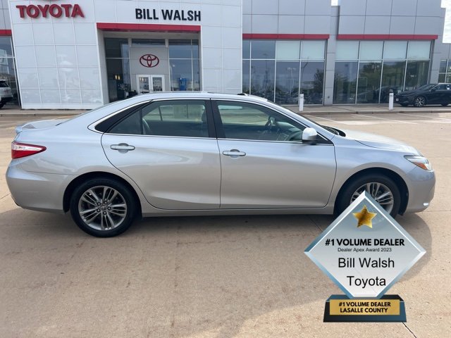 2017 Toyota Camry SE photo 3
