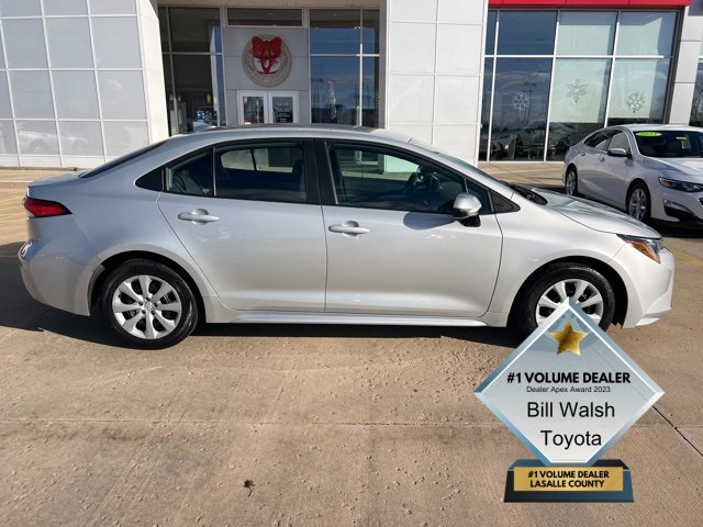 2024 Toyota Corolla LE photo 2