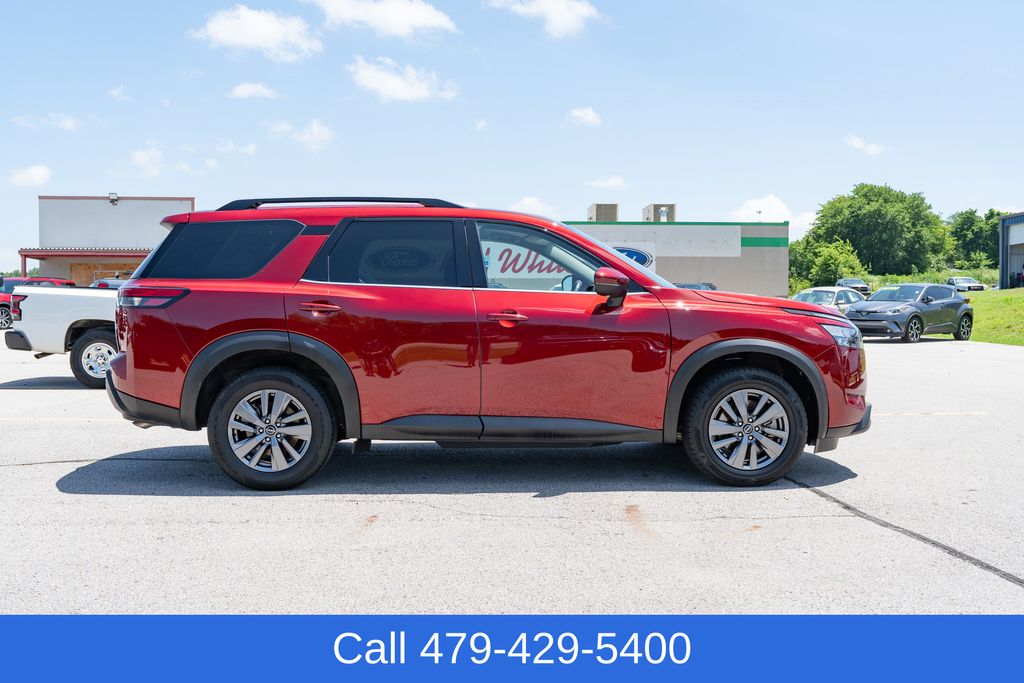 2025 Nissan Pathfinder SV - Photo 7