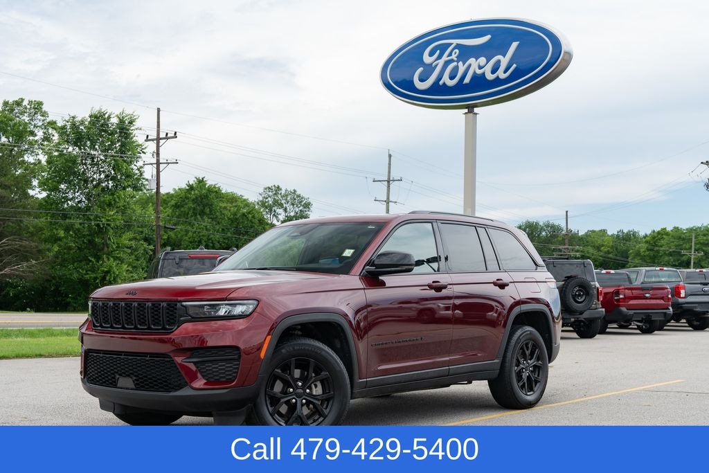 Used 2025 Jeep Grand Cherokee Altitude SUV
