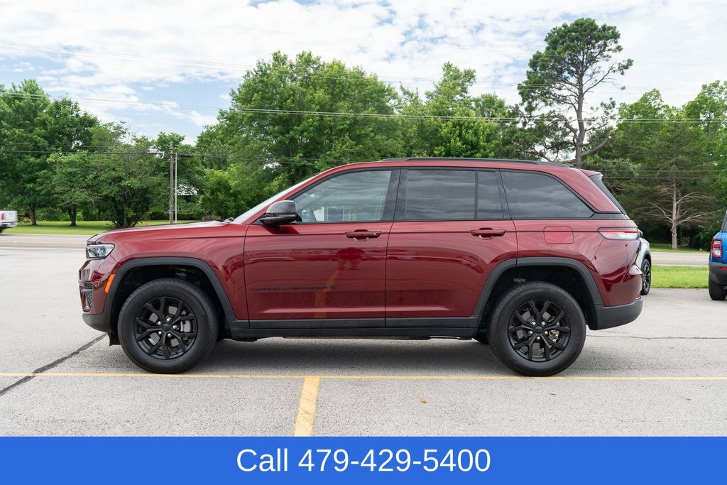 Used 2025 Jeep Grand Cherokee Altitude SUV