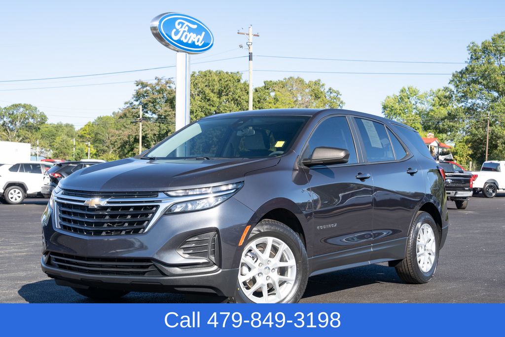 2022 Chevrolet Equinox LS photo 2