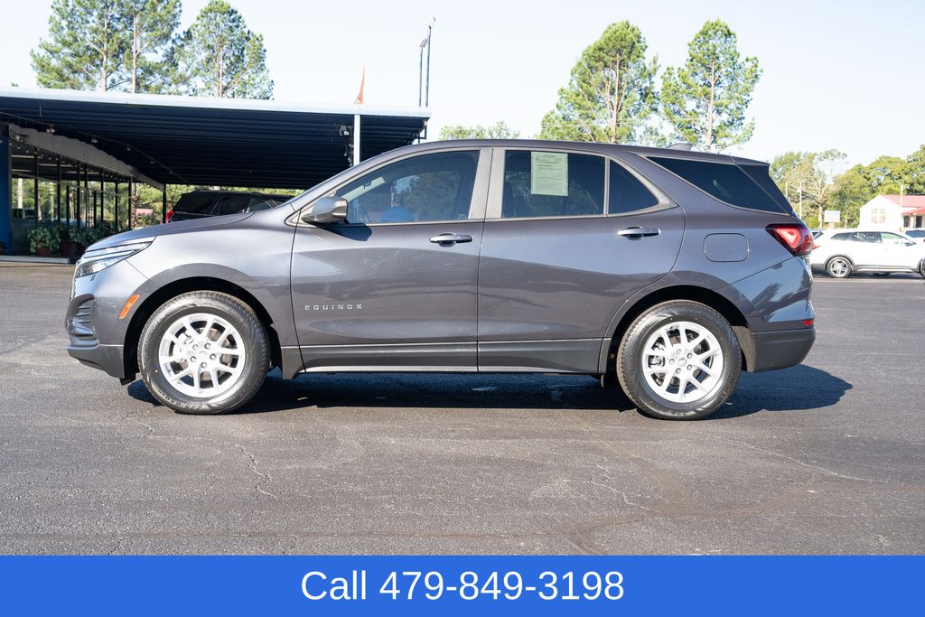 2022 Chevrolet Equinox LS photo 3
