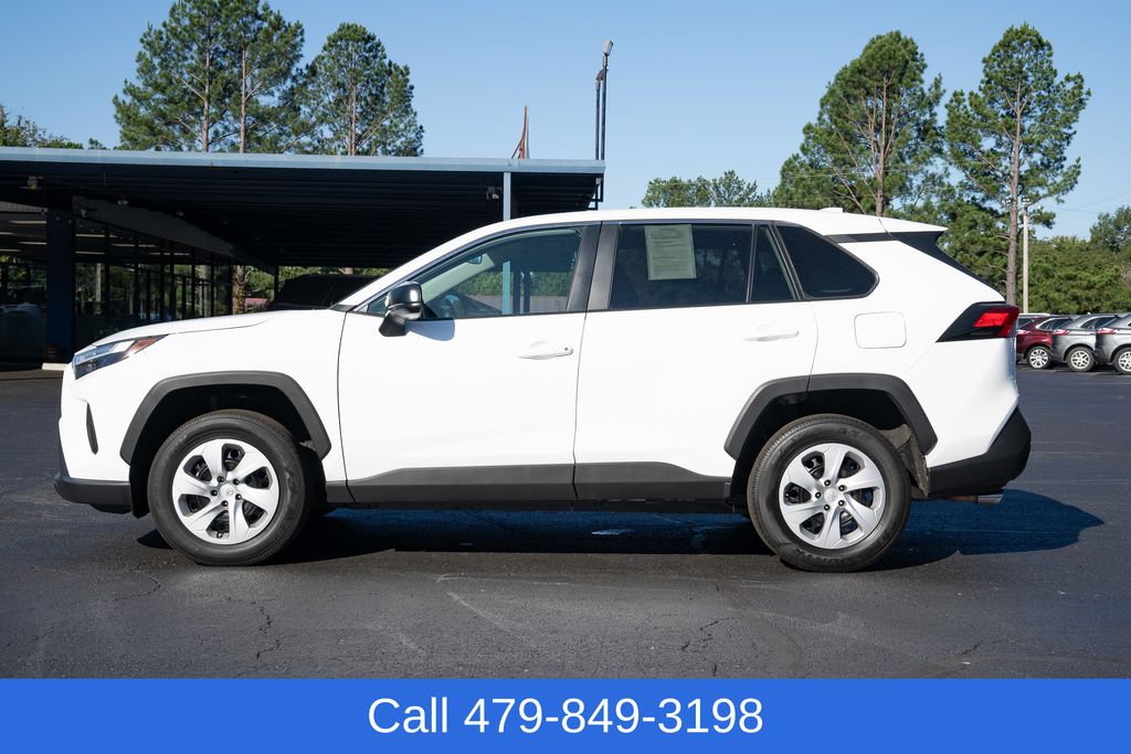 2024 Toyota RAV4 LE photo 3