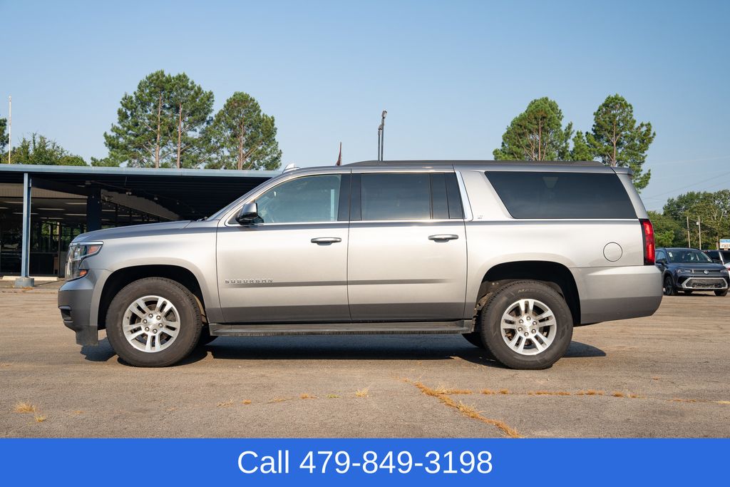 2020 Chevrolet Suburban LT photo 3