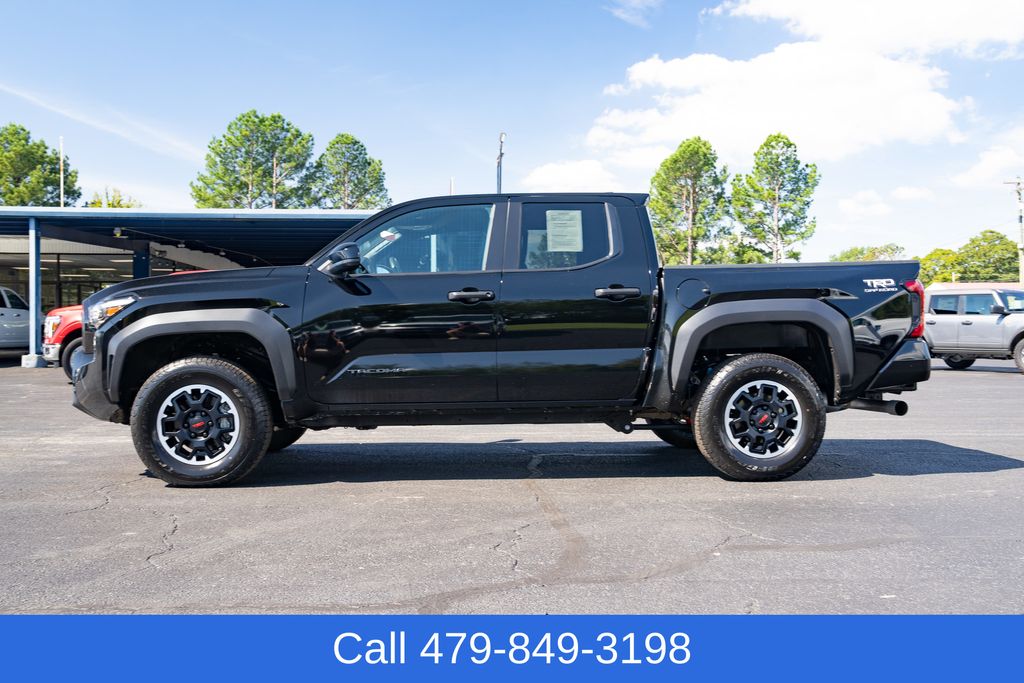 2024 Toyota Tacoma TRD Off-Road photo 2