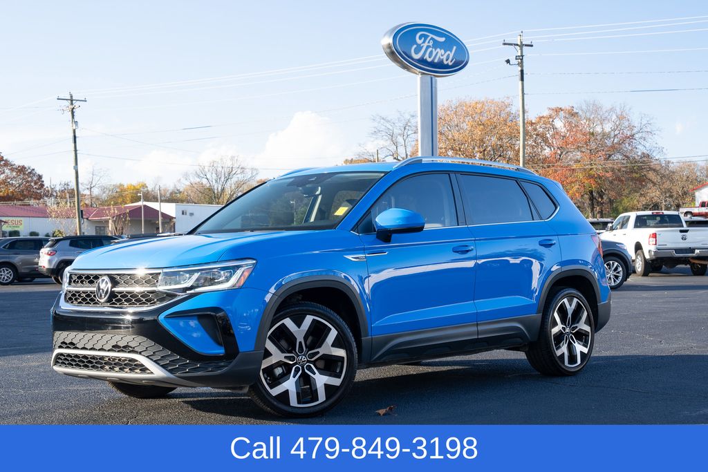 2022 Volkswagen Taos SEL's photo