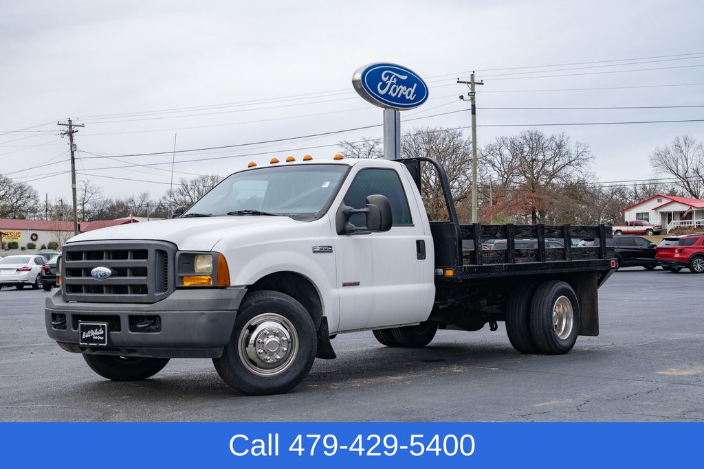 2005 Ford F-350 Super Duty Chassis Cab XL