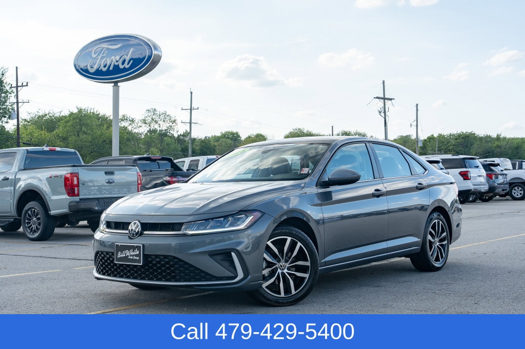 Used 2025 Volkswagen Jetta SE with VIN 3VW7X7BU3SM013390 for sale in Mansfield, AR