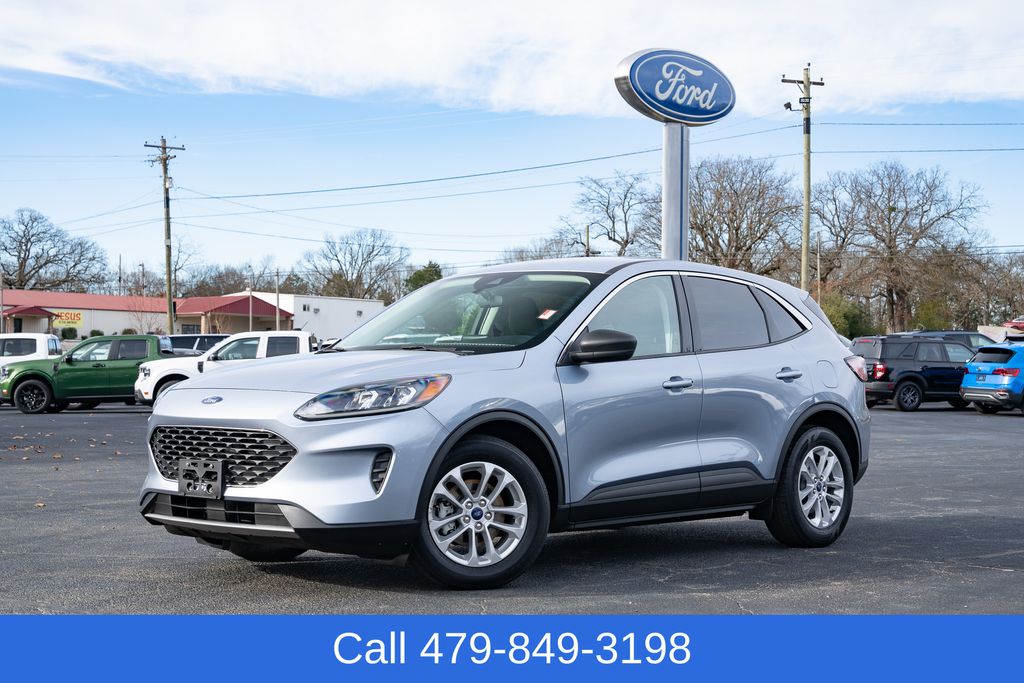 2022 Ford Escape SE's photo