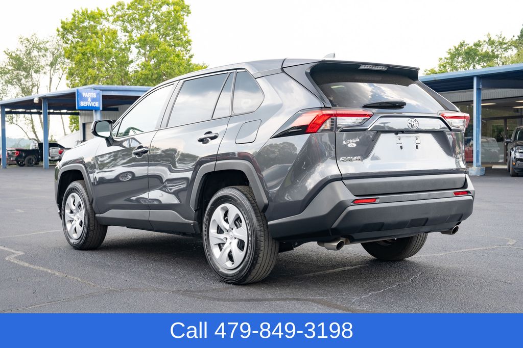 2024 Toyota RAV4 LE photo 3