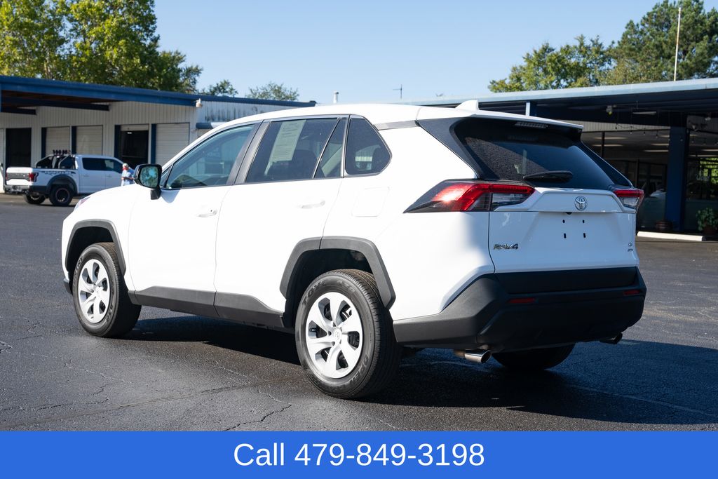2024 Toyota RAV4 LE photo 4