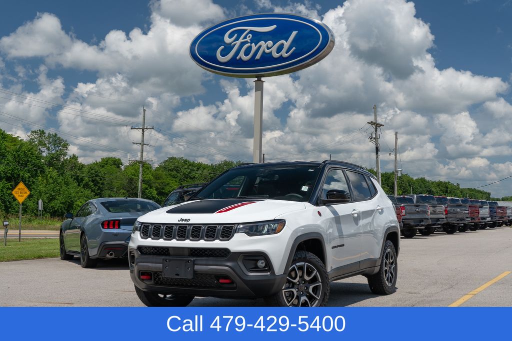 2025 Jeep Compass Trailhawk - Photo 2