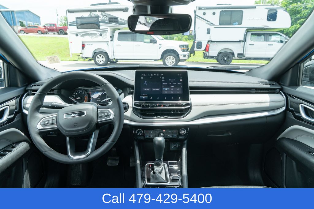 2025 Jeep Compass Limited - Photo 30
