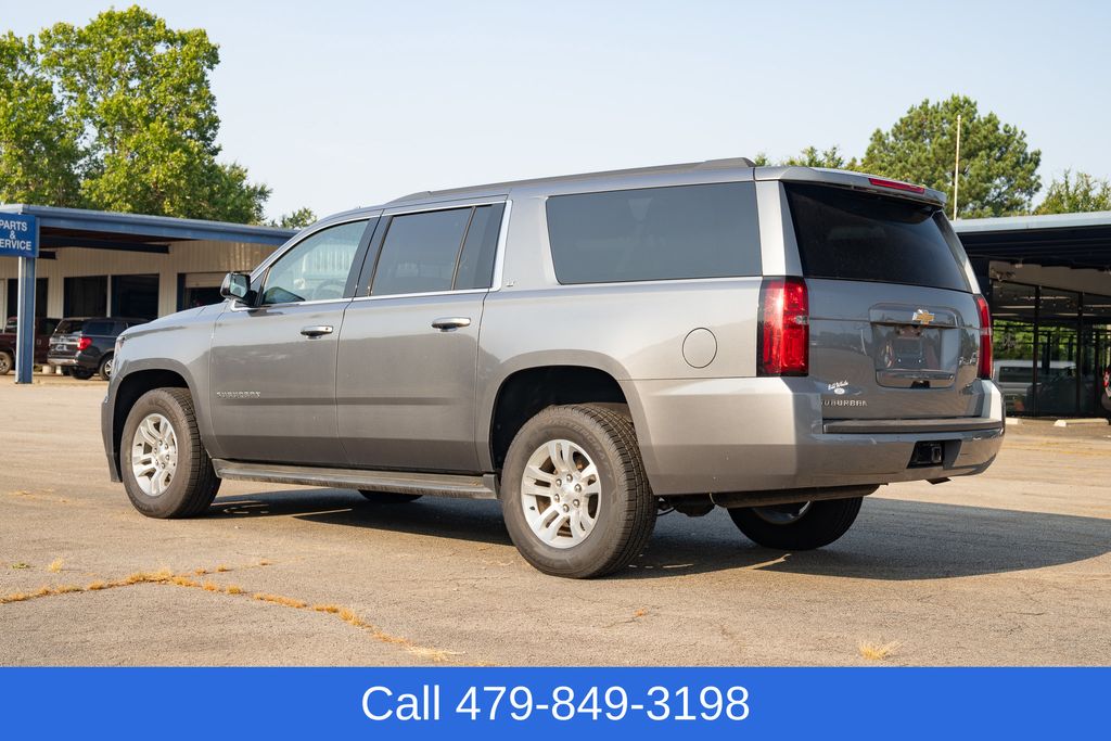 2020 Chevrolet Suburban LT photo 4
