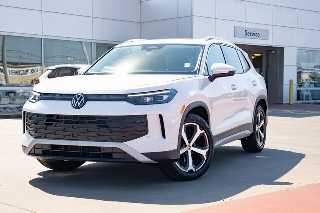 2025 Volkswagen Tiguan SE photo 2