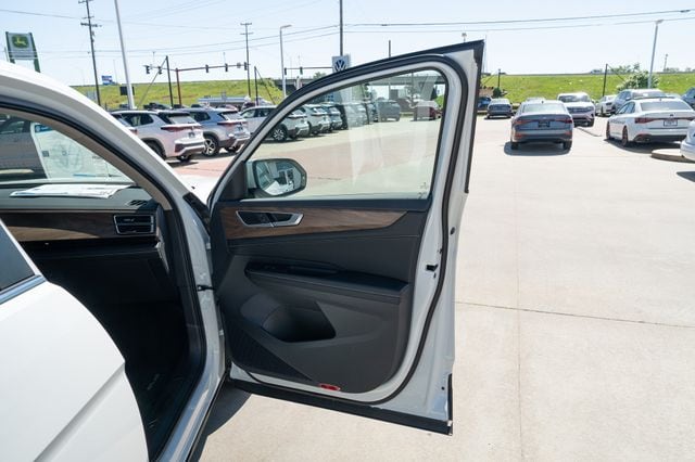 2026 Volkswagen Atlas SE w/Tech - Photo 17