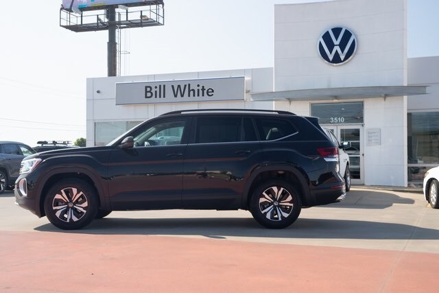 2026 Volkswagen Atlas SE photo 2