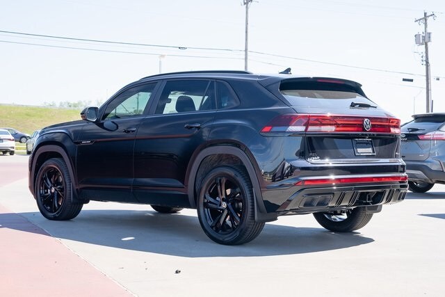 2026 Volkswagen Atlas Cross Sport SEL R-Line photo 4