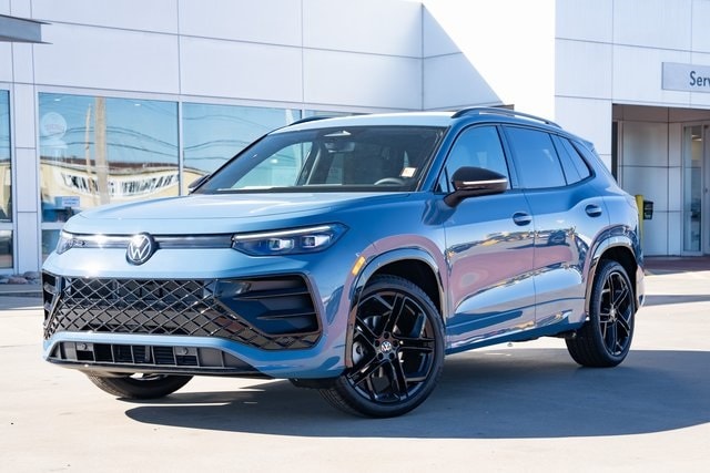 2026 Volkswagen Tiguan SE R-LINE BLACK's photo