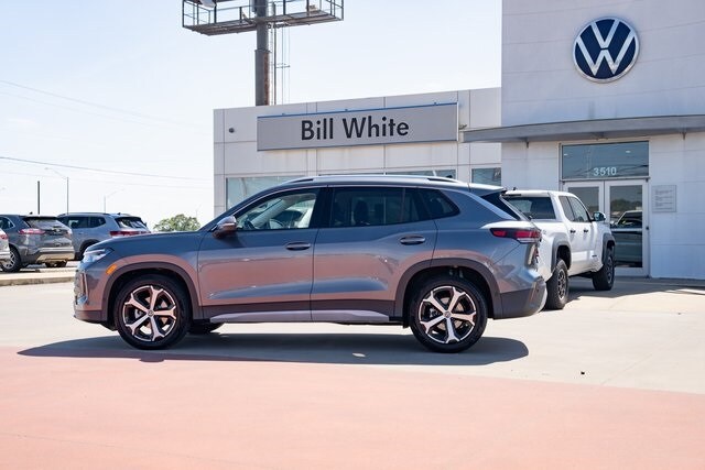 2025 Volkswagen Tiguan SE photo 3